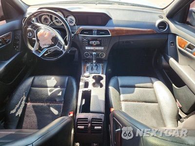Zdjęcie 8 z 12 samochodu: 2013 MERCEDES-BENZ C 300 4MATIC VIN:WDDGF8AB3DR261741 - miniatura