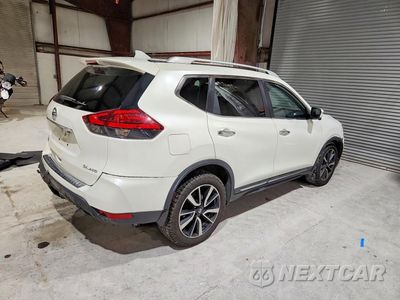 Trzecie zdjęcie samochodu z tyłu: 2017 NISSAN ROGUE SL VIN:5N1AT2MVXHC811677 - miniatura