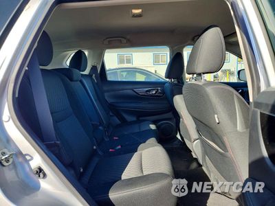 Zdjęcie 11 z 13 samochodu: 2018 NISSAN ROGUE S VIN:KNMAT2MT8JP558151 - miniatura