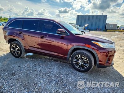 Czwarte zdjęcie samochodu z boku: 2018 TOYOTA HIGHLANDER LE VIN:5TDZARFH4JS034222 - miniatura