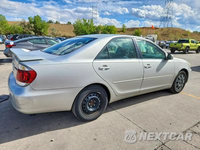 Trzecie zdjęcie samochodu z tyłu: 2005 TOYOTA CAMRY SE VIN:4T1BE32K95U536032 - miniatura