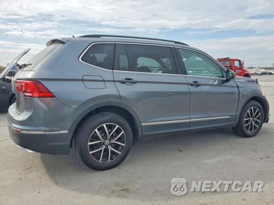 Trzecie zdjęcie samochodu z tyłu: 2021 VOLKSWAGEN TIGUAN SE VIN:3VV3B7AX0MM081100 - miniatura
