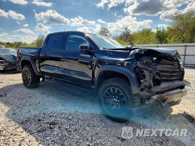 Czwarte zdjęcie samochodu z boku: 2026 CHEVROLET COLORADO TRAIL BOSS VIN:1GCPTEEK7T1106280 - miniatura