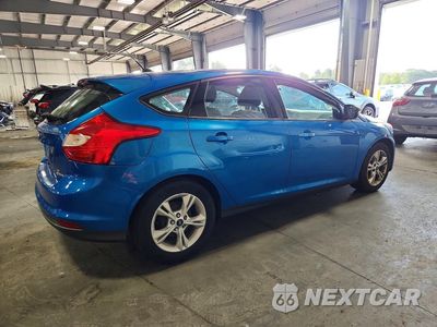Trzecie zdjęcie samochodu z tyłu: 2014 FORD FOCUS SE VIN:1FADP3K21EL407219 - miniatura