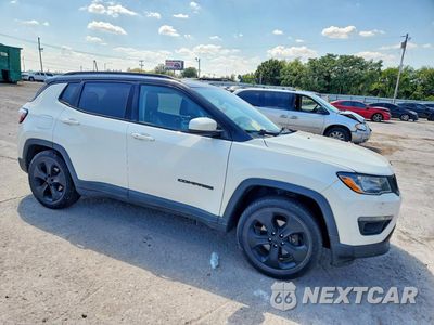 Czwarte zdjęcie samochodu z boku: 2018 JEEP COMPASS LATITUDE VIN:3C4NJCBB1JT300377 - miniatura