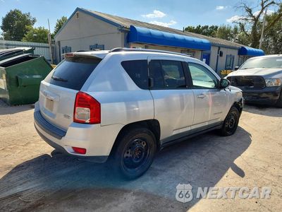 Trzecie zdjęcie samochodu z tyłu: 2011 JEEP COMPASS SPORT VIN:1J4NF1FB5BD283388 - miniatura