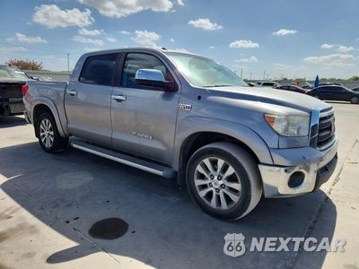 Czwarte zdjęcie samochodu z boku: 2011 TOYOTA TUNDRA CREWMAX LIMITED VIN:5TFFY5F1XBX102366 - miniatura
