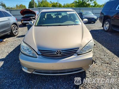 Piąte zdjęcie samochodu w środku: 2005 TOYOTA CAMRY XLE VIN:4T1BE30K15U558335 - miniatura