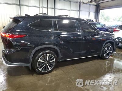 Trzecie zdjęcie samochodu z tyłu: 2021 TOYOTA HIGHLANDER XSE VIN:5TDLZRBHXMS157614 - miniatura