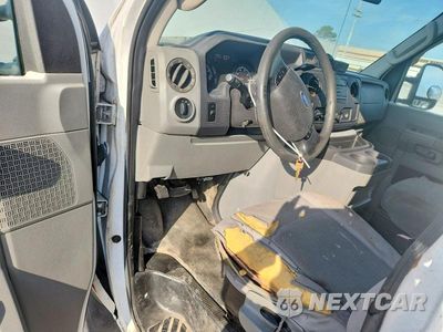 Zdjęcie 8 z 13 samochodu: 2010 FORD ECONOLINE E350 SUPER DUTY CUTAWAY VAN VIN:1FDSE3FL6ADB01174 - miniatura