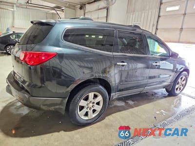 Trzecie zdjęcie samochodu z tyłu: 2010 CHEVROLET TRAVERSE LT VIN:1GNLVFED4AJ218913 - miniatura