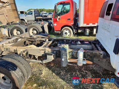 Zdjęcie 10 z 12 samochodu: 2017 CHEVROLET SILVERADO C3500 LT VIN:1GB3CZCG8HF160934 - miniatura