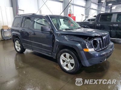 Czwarte zdjęcie samochodu z boku: 2016 JEEP PATRIOT LATITUDE VIN:1C4NJRFB0GD581485 - miniatura