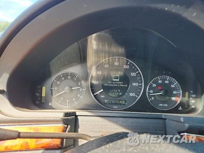 Zdjęcie 9 z 12 samochodu: 2007 MERCEDES-BENZ E 550 VIN:WDBUF72X07B079587 - miniatura