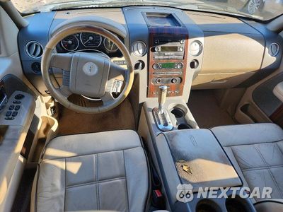 Zdjęcie 8 z 12 samochodu: 2006 LINCOLN MARK LT VIN:5LTPW18576FJ03468 - miniatura