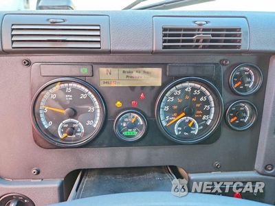 Zdjęcie 9 z 13 samochodu: 2018 FREIGHTLINER CASCADIA 125 SEMI TRUCK VIN:1FUJGLDR9JLJK5212 - miniatura