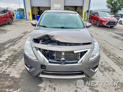 Piąte zdjęcie samochodu w środku: 2017 NISSAN VERSA 1.6 SV VIN:3N1CN7AP6HK434014 - miniatura