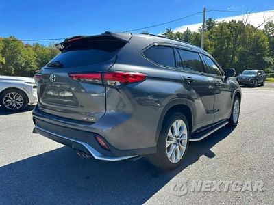 Trzecie zdjęcie samochodu z tyłu: 2023 TOYOTA HIGHLANDER XSE VIN:5TDKDRBH8PS519986 - miniatura