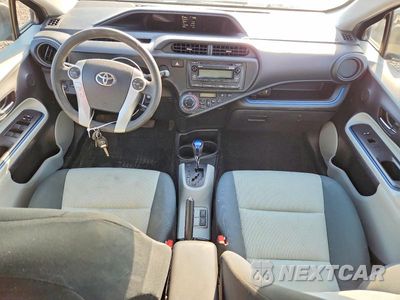Zdjęcie 8 z 12 samochodu: 2013 TOYOTA PRIUS C TWO VIN:JTDKDTB36D1552155 - miniatura