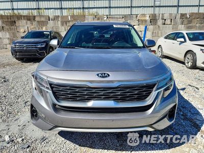 Piąte zdjęcie samochodu w środku: 2021 KIA SELTOS EX VIN:KNDERCAA4M7168208 - miniatura