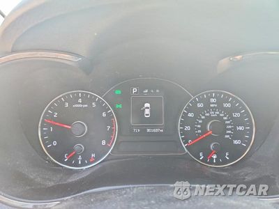 Zdjęcie 9 z 12 samochodu: 2017 KIA FORTE LX VIN:3KPFL4A78HE017443 - miniatura