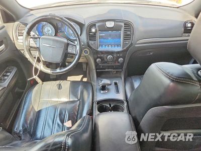Zdjęcie 8 z 12 samochodu: 2013 CHRYSLER 300 S VIN:2C3CCABG1DH577503 - miniatura