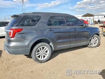 Trzecie zdjęcie samochodu z tyłu: 2017 FORD EXPLORER XLT VIN:1FM5K7D8XHGD04248 - miniatura