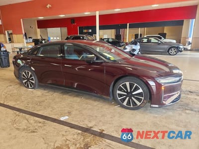 Czwarte zdjęcie samochodu z boku: 2023 LUCID MOTORS AIR TOURING VIN:50EA1TEA4PA008980 - miniatura