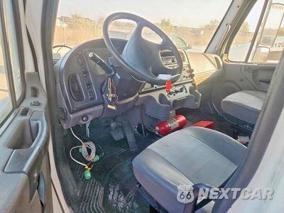 Zdjęcie 8 z 13 samochodu: 2018 FREIGHTLINER 106MDM VIN:1FVACWFC9JHJY3017 - miniatura