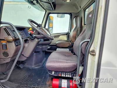Zdjęcie 7 z 12 samochodu: 2016 VOLVO VNL SEMI TRUCK VIN:4V4N39TG6GN965649 - miniatura