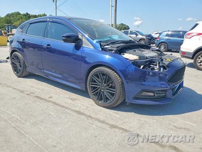 Czwarte zdjęcie samochodu z boku: 2017 FORD FOCUS ST VIN:1FADP3L93HL301208 - miniatura