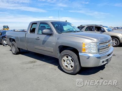 Czwarte zdjęcie samochodu z boku: 2013 CHEVROLET SILVERADO K1500 LT VIN:1GCRKSE0XDZ221743 - miniatura