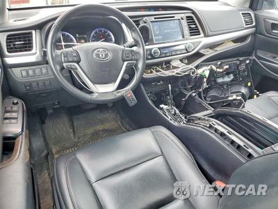 Zdjęcie 8 z 13 samochodu: 2019 TOYOTA HIGHLANDER XLE VIN:5TDJZRFH8KS994750 - miniatura