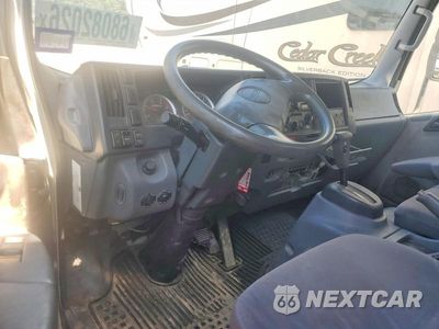 Zdjęcie 8 z 13 samochodu: 2012 ISUZU NPR HD BOX TRUCK VIN:JALC4W16XC7002761 - miniatura
