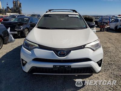 Piąte zdjęcie samochodu w środku: 2018 TOYOTA RAV4 HV SE VIN:JTMJJREV9JD238322 - miniatura