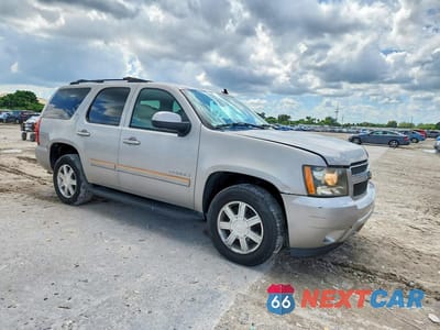 Czwarte zdjęcie samochodu z boku: 2007 CHEVROLET TAHOE C1500 VIN:1GNFC13JX7R256249 - miniatura