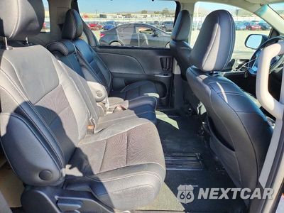 Zdjęcie 11 z 13 samochodu: 2017 TOYOTA SIENNA SE VIN:5TDXZ3DC5HS777356 - miniatura