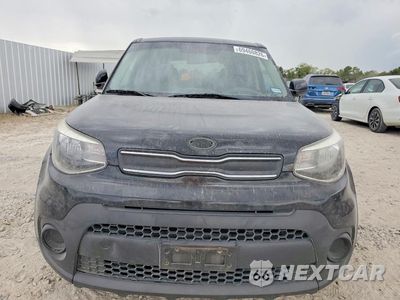 Piąte zdjęcie samochodu w środku: 2017 KIA SOUL BASE VIN:KNDJN2A27H7437496 - miniatura
