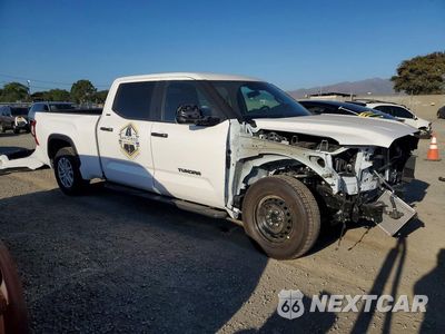 Czwarte zdjęcie samochodu z boku: 2026 TOYOTA TUNDRA CREWMAX SR5 VIN:5TFLA5BC0TX003958 - miniatura