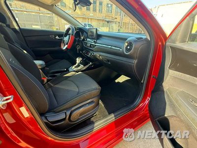 Piąte zdjęcie samochodu w środku: 2019 KIA FORTE S VIN:3KPF34AD4KE056916 - miniatura