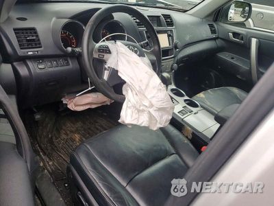 Zdjęcie 8 z 13 samochodu: 2013 TOYOTA HIGHLANDER SE VIN:5TDBK3EH6DS224010 - miniatura