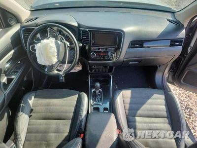 Zdjęcie 8 z 13 samochodu: 2019 MITSUBISHI OUTLANDER SE VIN:JA4AD3A35KZ046208 - miniatura
