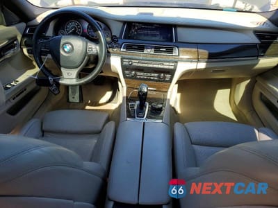 Zdjęcie 8 z 13 samochodu: 2014 BMW 750 XI VIN:WBAYB6C58ED224217 - miniatura