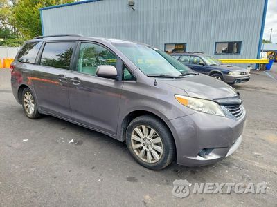 Czwarte zdjęcie samochodu z boku: 2014 TOYOTA SIENNA LE VIN:5TDJK3DC7ES082091 - miniatura