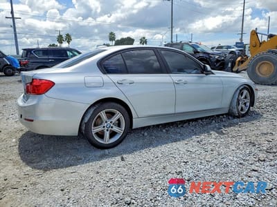 Trzecie zdjęcie samochodu z tyłu: 2014 BMW 320 I VIN:WBA3B1G57ENS80277 - miniatura