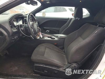 Zdjęcie 7 z 13 samochodu: 2016 DODGE CHALLENGER SXT VIN:2C3CDZAG4GH326041 - miniatura