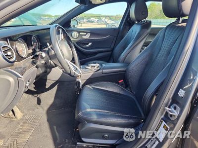 Zdjęcie 7 z 12 samochodu: 2019 MERCEDES-BENZ E 300 4MATIC VIN:WDDZF4KB4KA507532 - miniatura