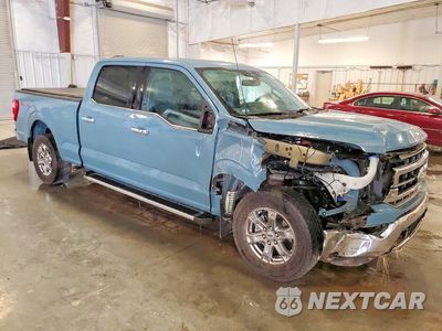 Czwarte zdjęcie samochodu z boku: 2023 FORD F150 SUPERCREW VIN:1FTFW1E50PKD22915 - miniatura