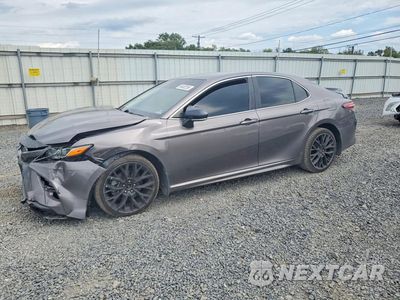 2018 TOYOTA CAMRY SE 4T1B11HK0JU027626 - główne zdjęcie licytacji z USA - miniatura