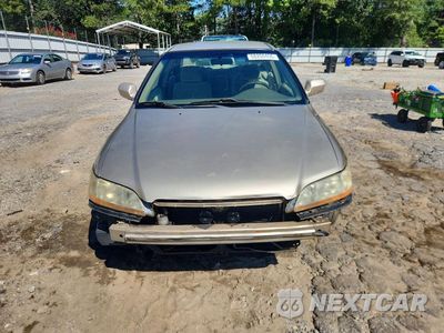Piąte zdjęcie samochodu w środku: 2002 HONDA ACCORD LX VIN:JHMCG56422C005622 - miniatura